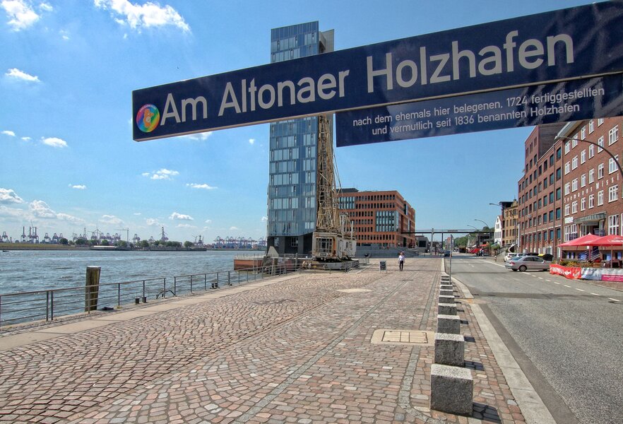 Holzhafen West Hamburg Große Elbstraße Hafen Altona Hellomonday Büro Mieten Elbe (1)