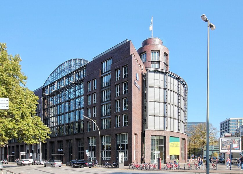 Hellomonday Domstraße Büro Mieten Hamburg Hell Modern Grün Glas Innenstadt City Rathaus (3)